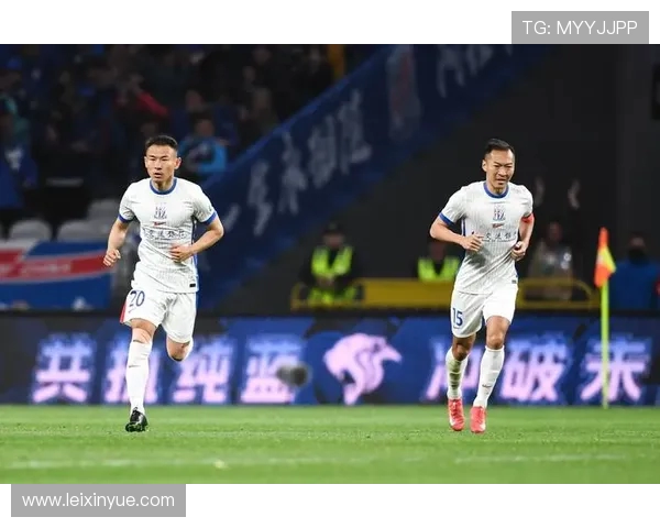 国安击败西海岸追平申花登顶，争冠形势白热化(2)