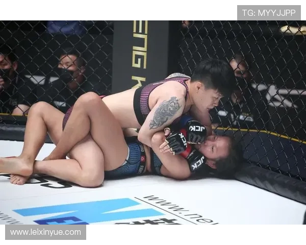 里约之夜撒盐封神！朱莉娅 TKO 卡罗琳娜，UFC 草量级再掀风暴